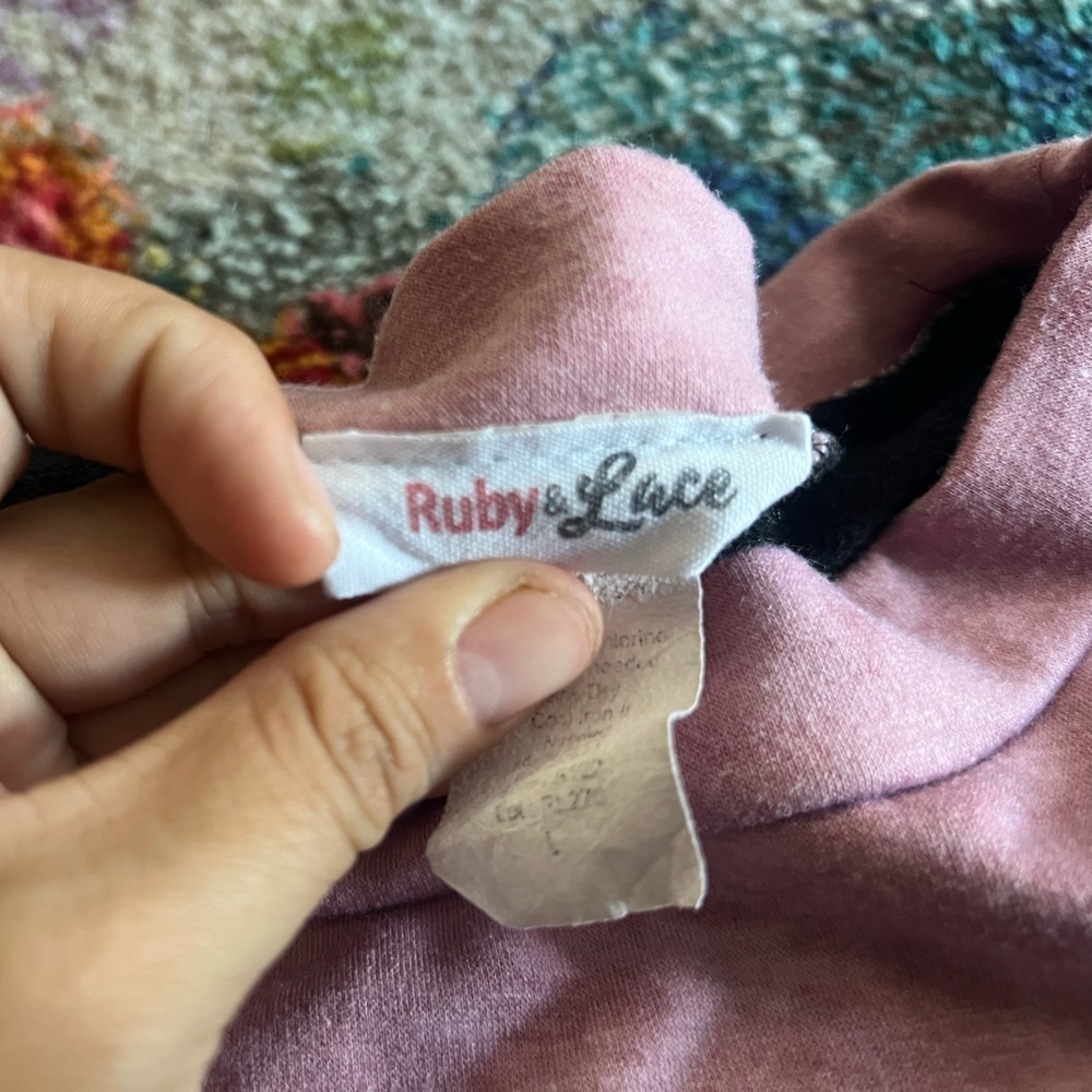 Ruby & Lace size large - Picture 3 of 4